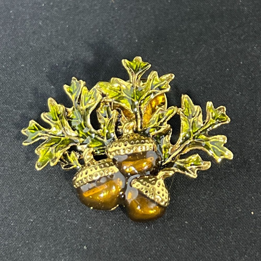 Avon Gold Tone And Enamel Acorn Lapel Pin (4303)
